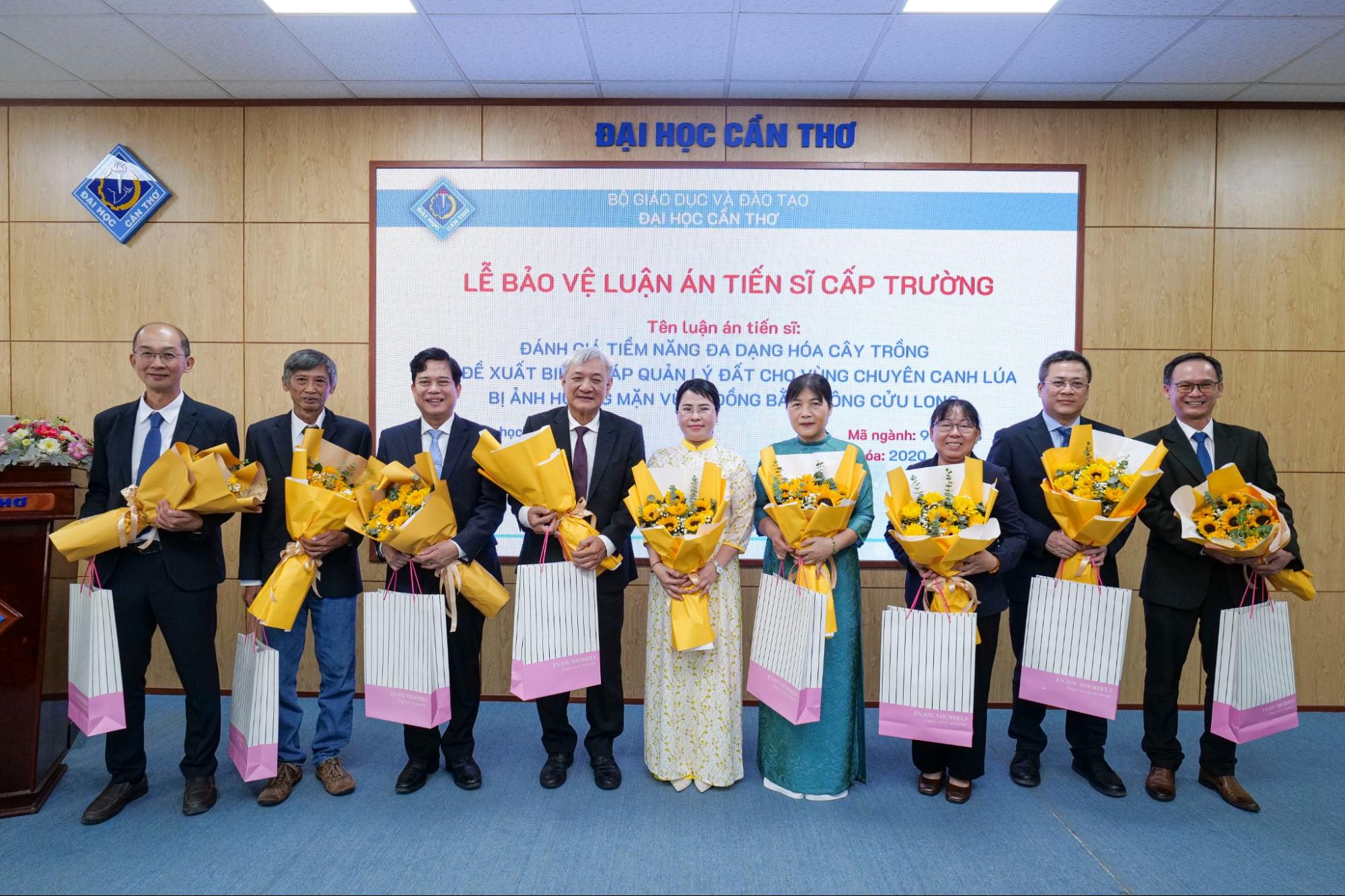Hình ảnh bảo vệ luận án