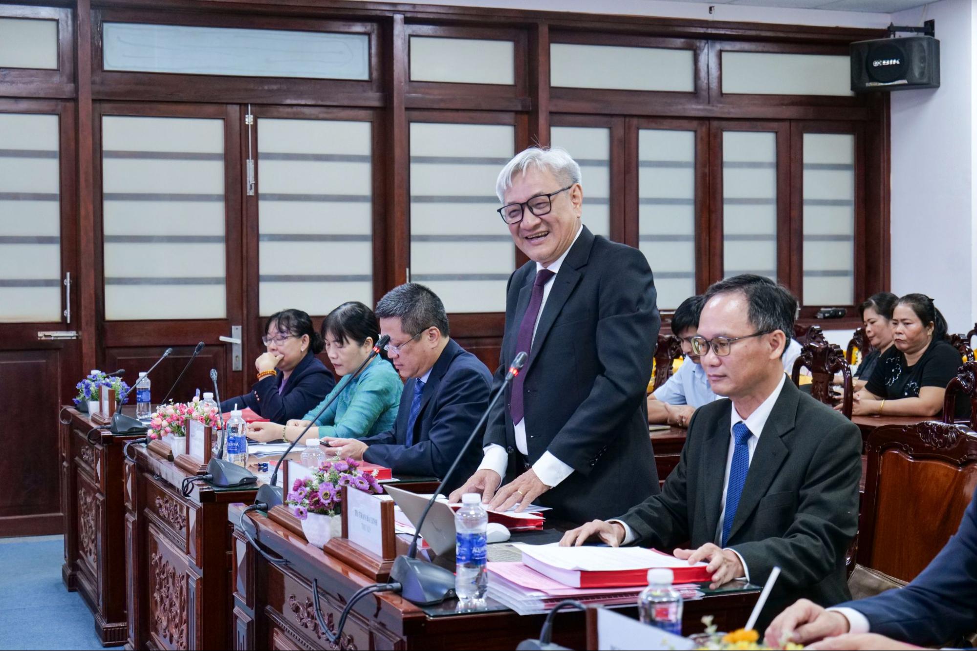 Hội đồng góp ý