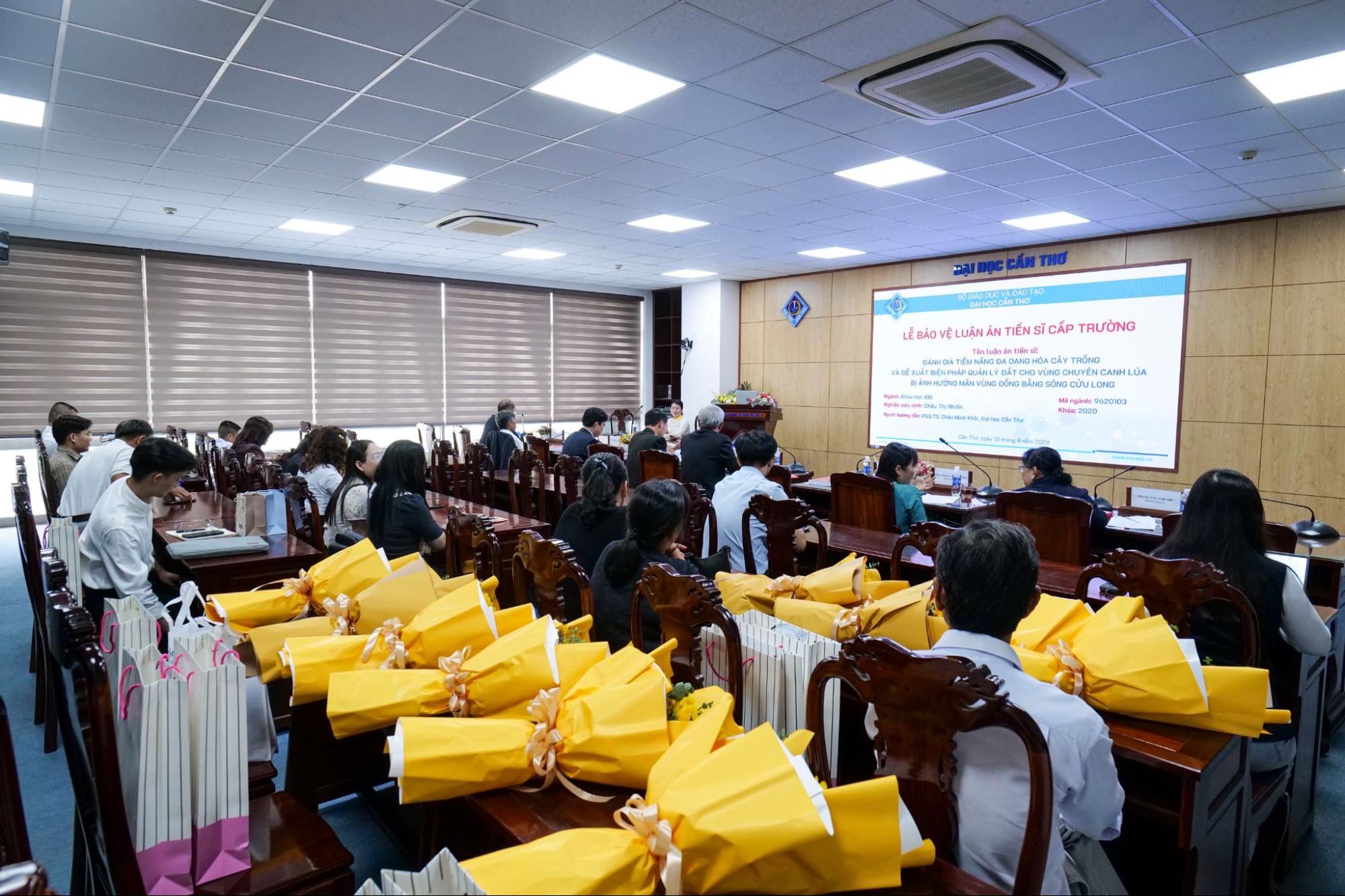 Toàn cảnh buổi bảo vệ luận án
