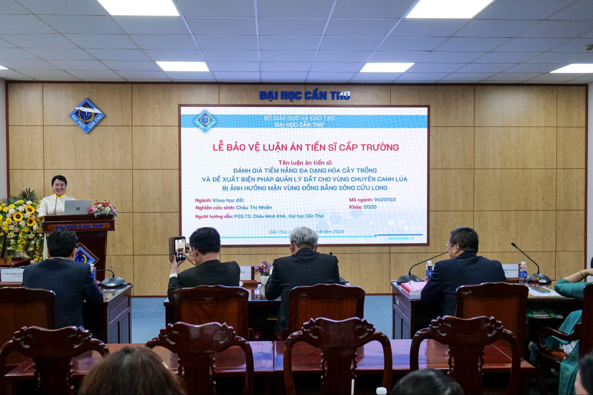 Toàn cảnh buổi bảo vệ luận án