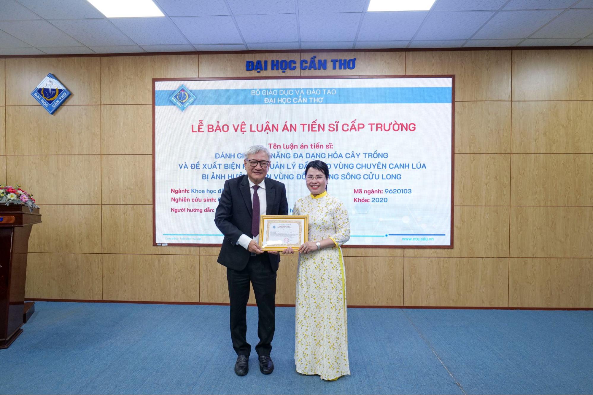 Hình ảnh bảo vệ luận án