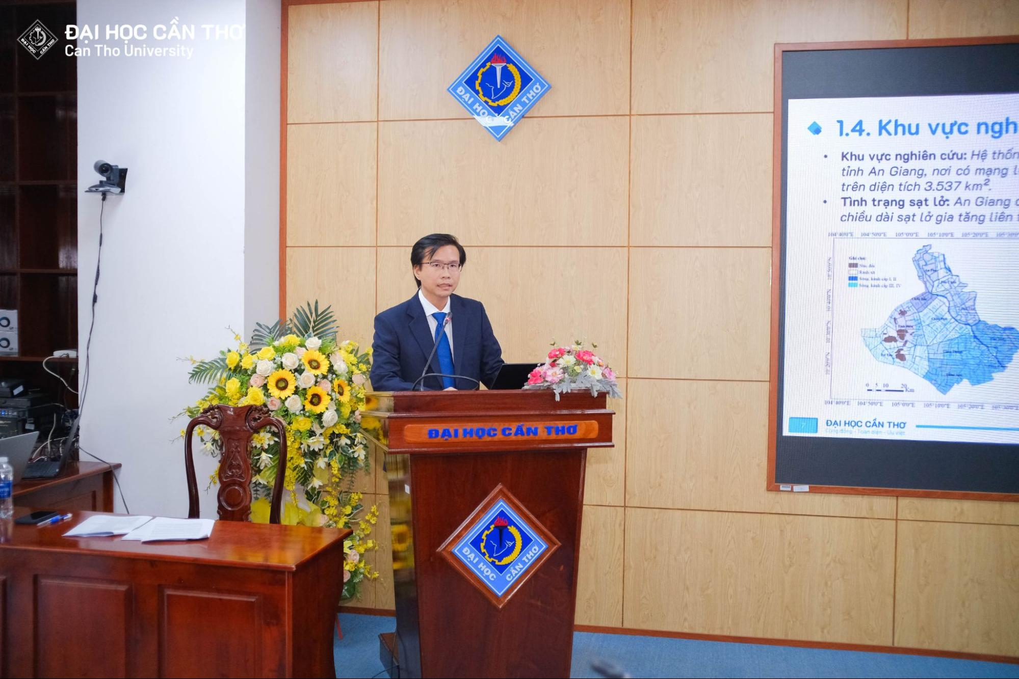 Nghiên cứu sinh trình bày luận án