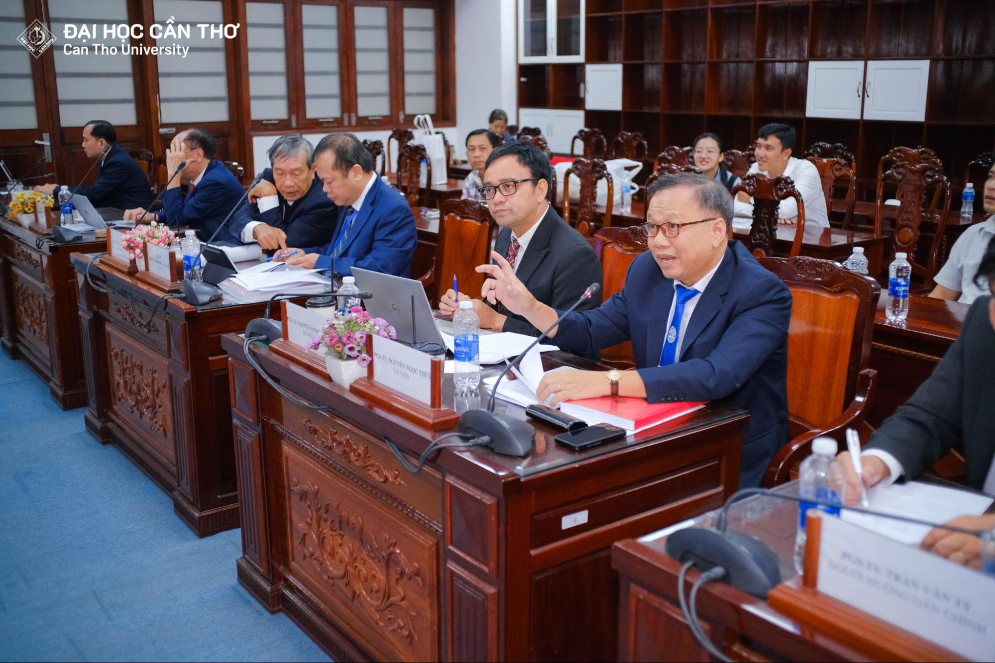 Hội đồng góp ý