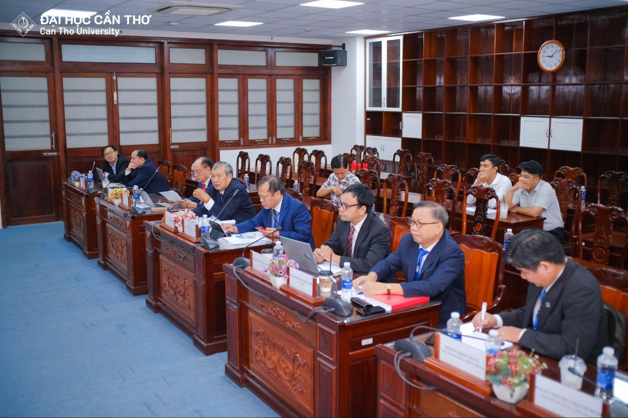 Toàn cảnh buổi bảo vệ luận án