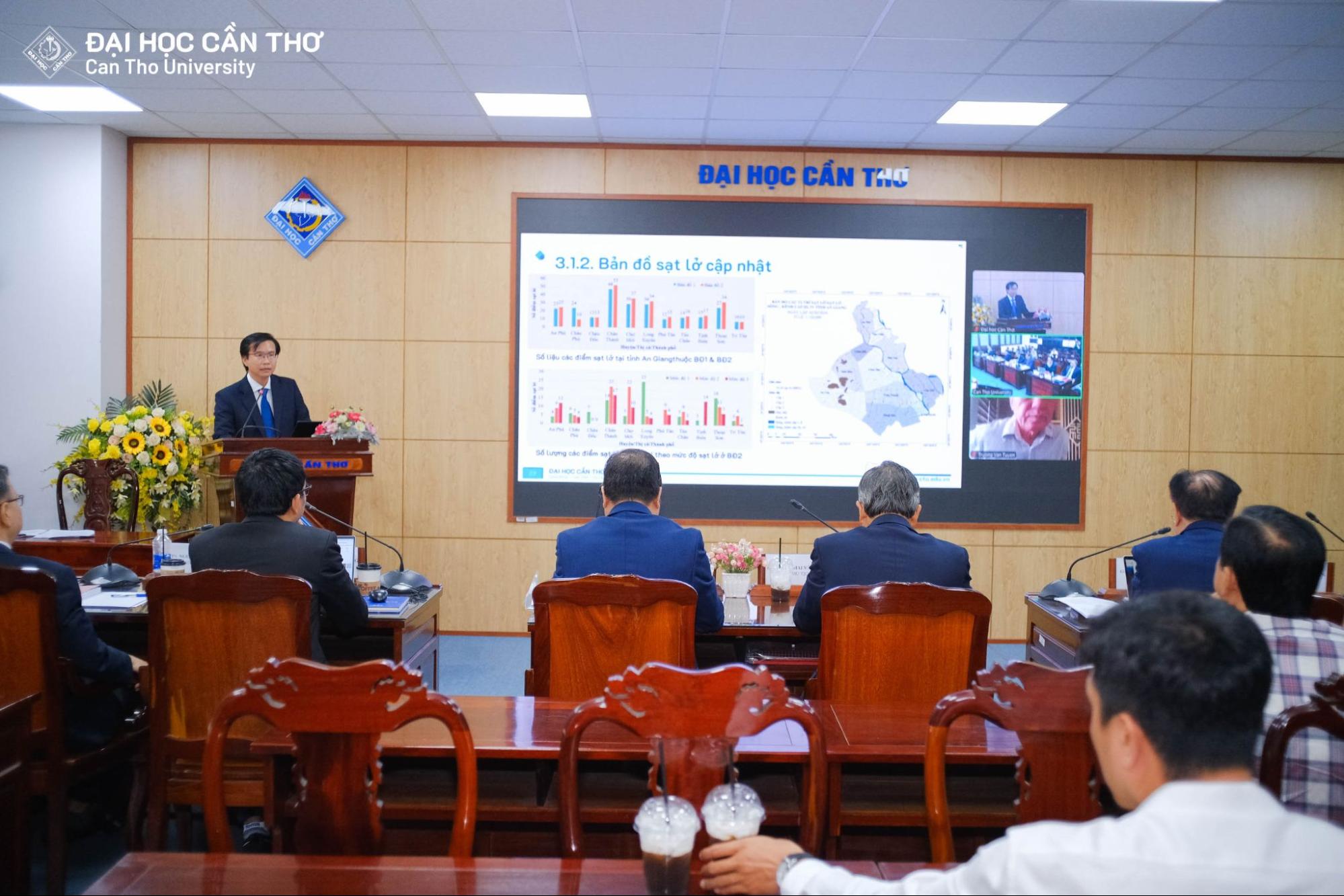 Nghiên cứu sinh trình bày luận án