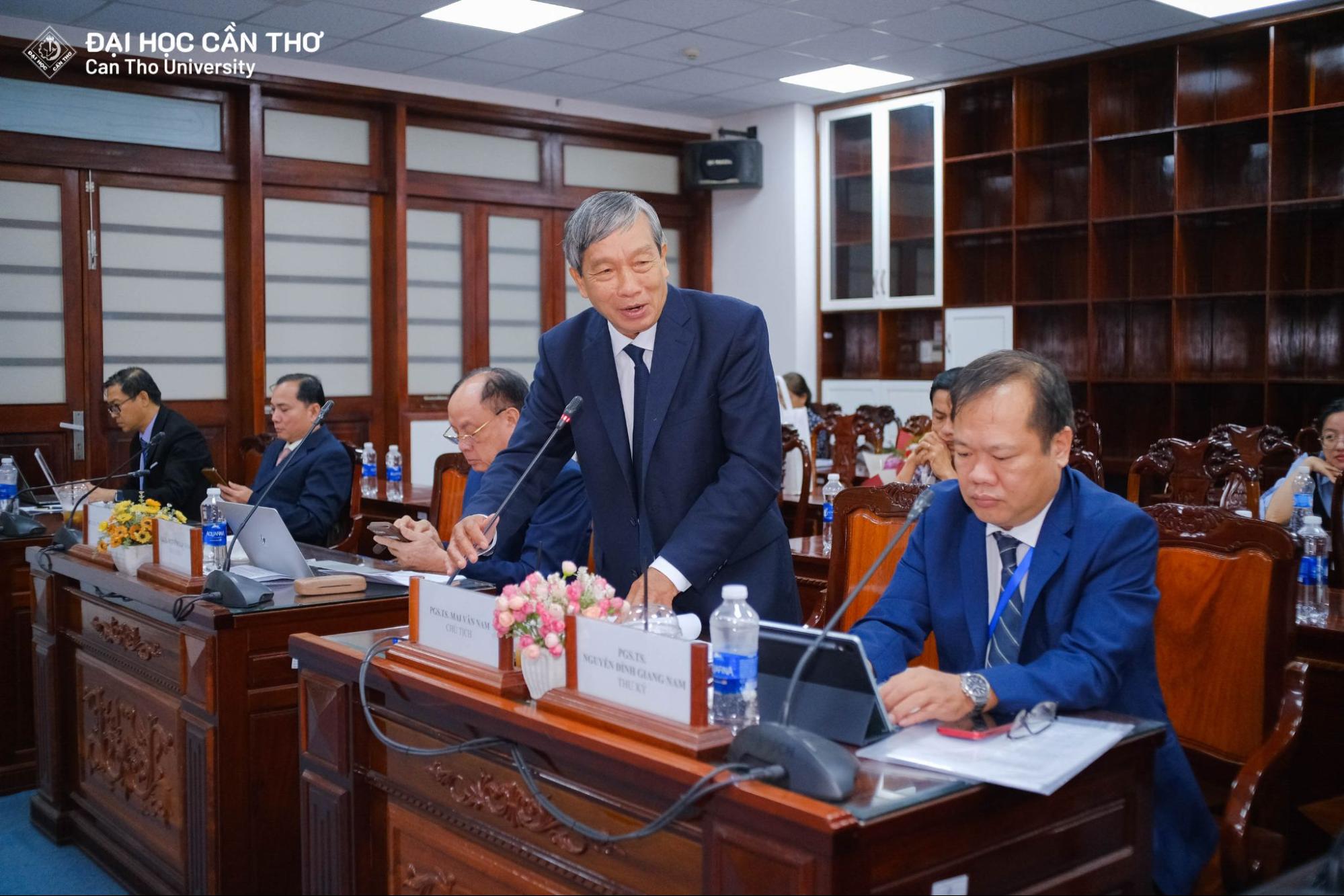 Hội đồng góp ý