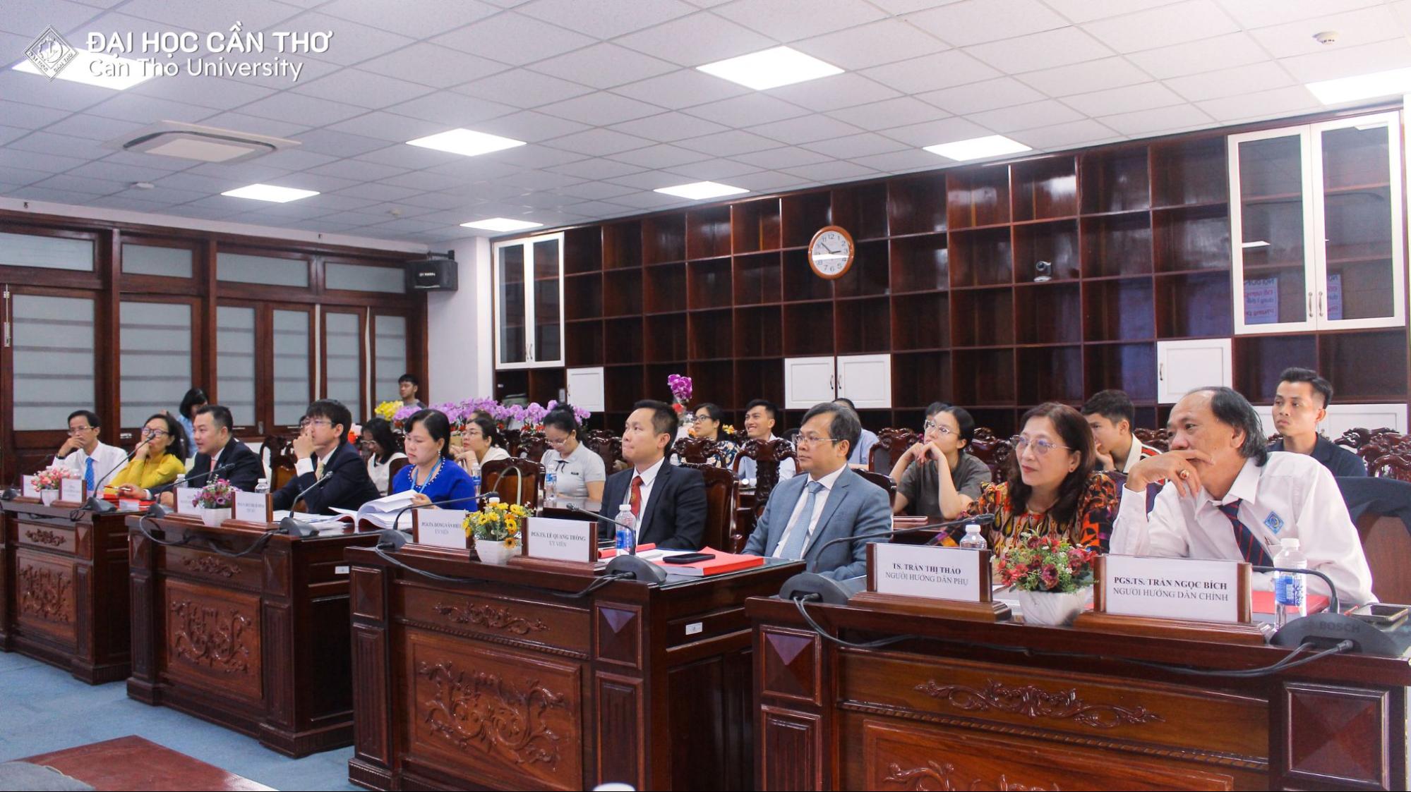 Hội đồng chấm luận án