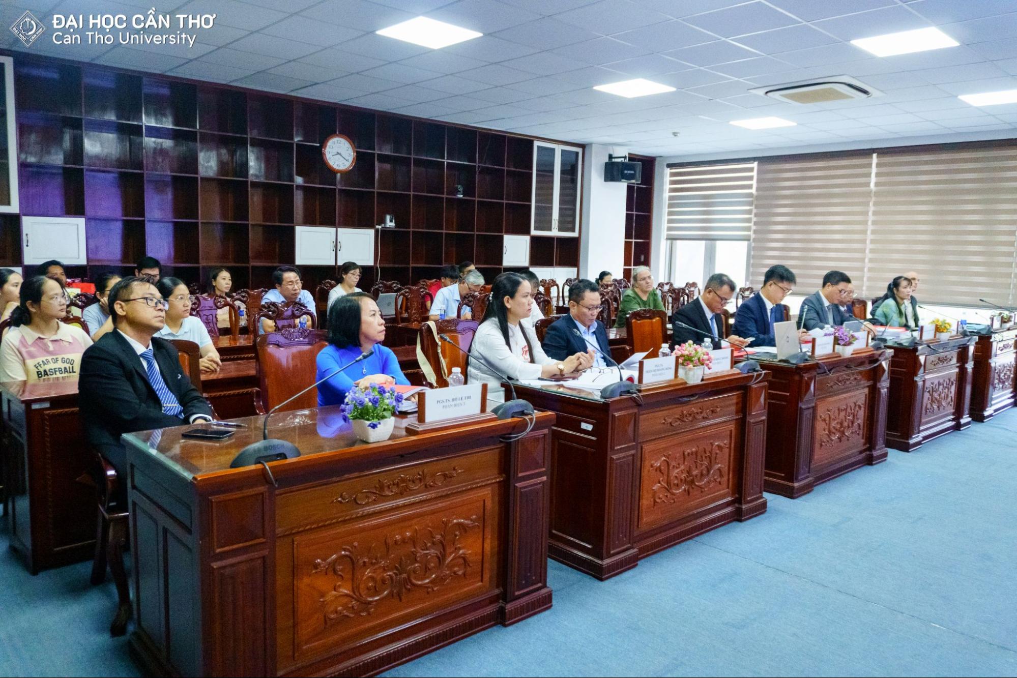 Toàn cảnh buổi bảo vệ luận án