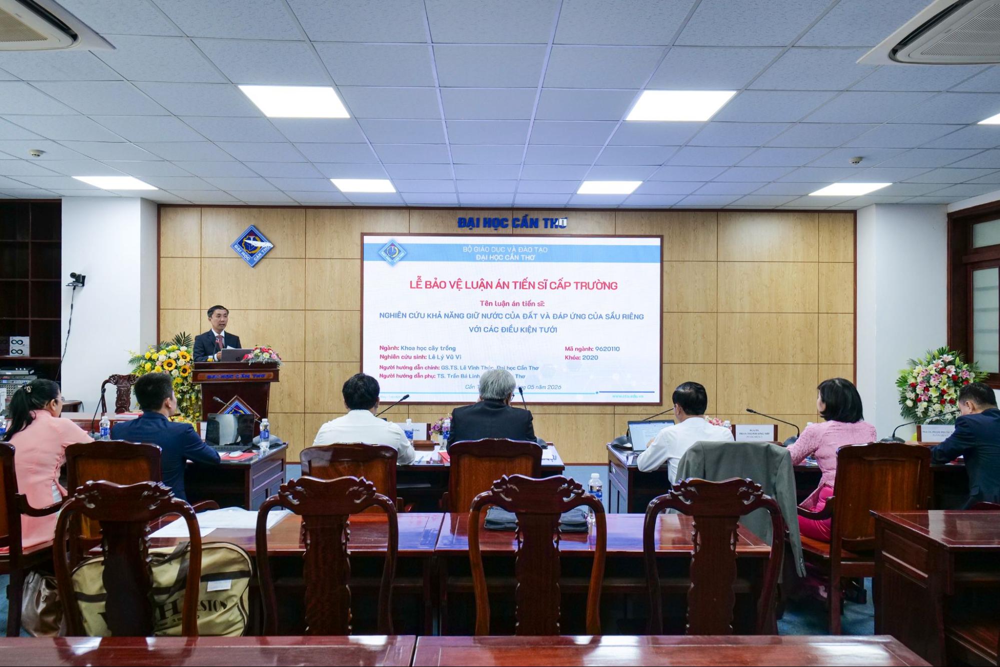 Toàn cảnh buổi bảo vệ