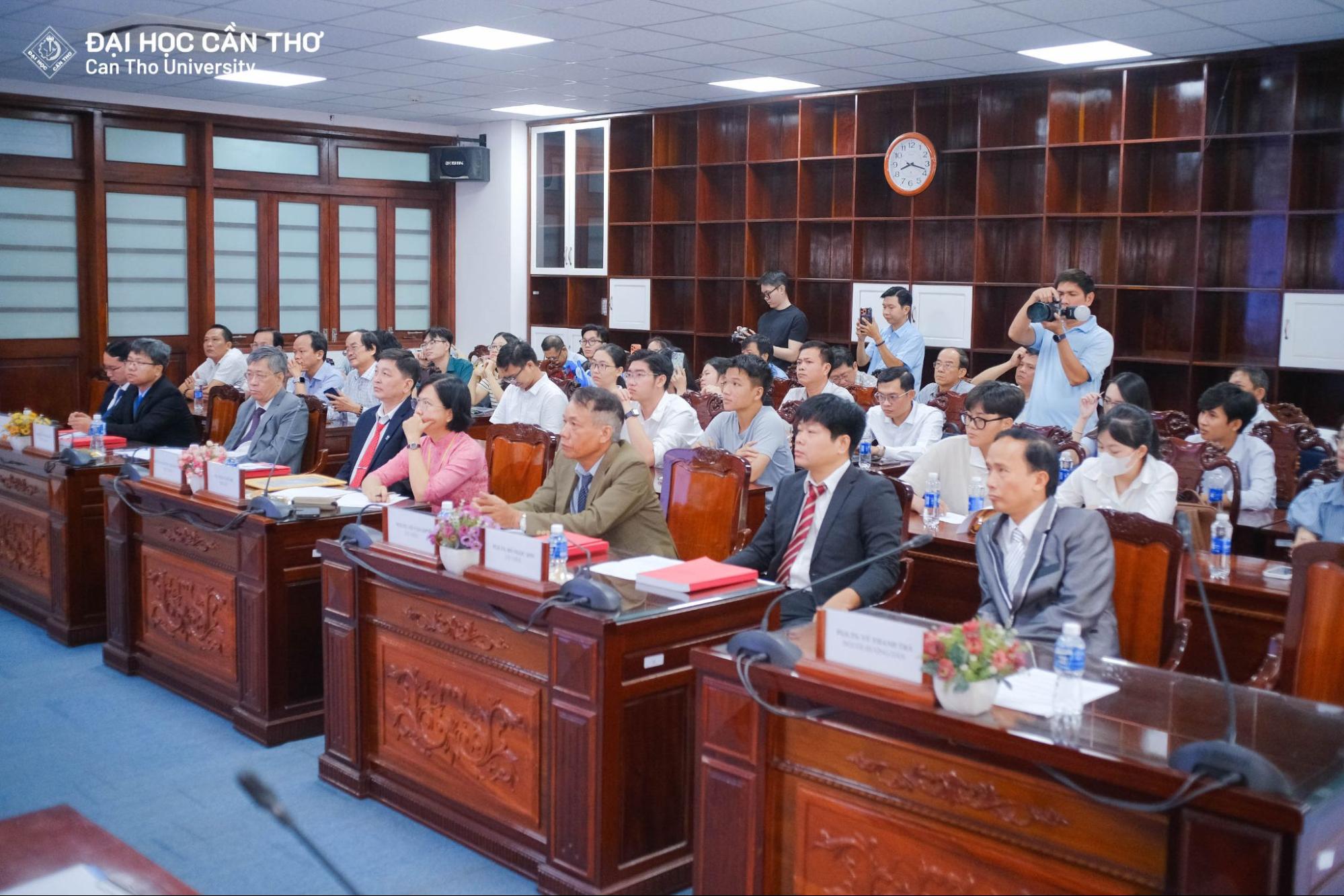 Toàn cảnh buổi bảo vệ