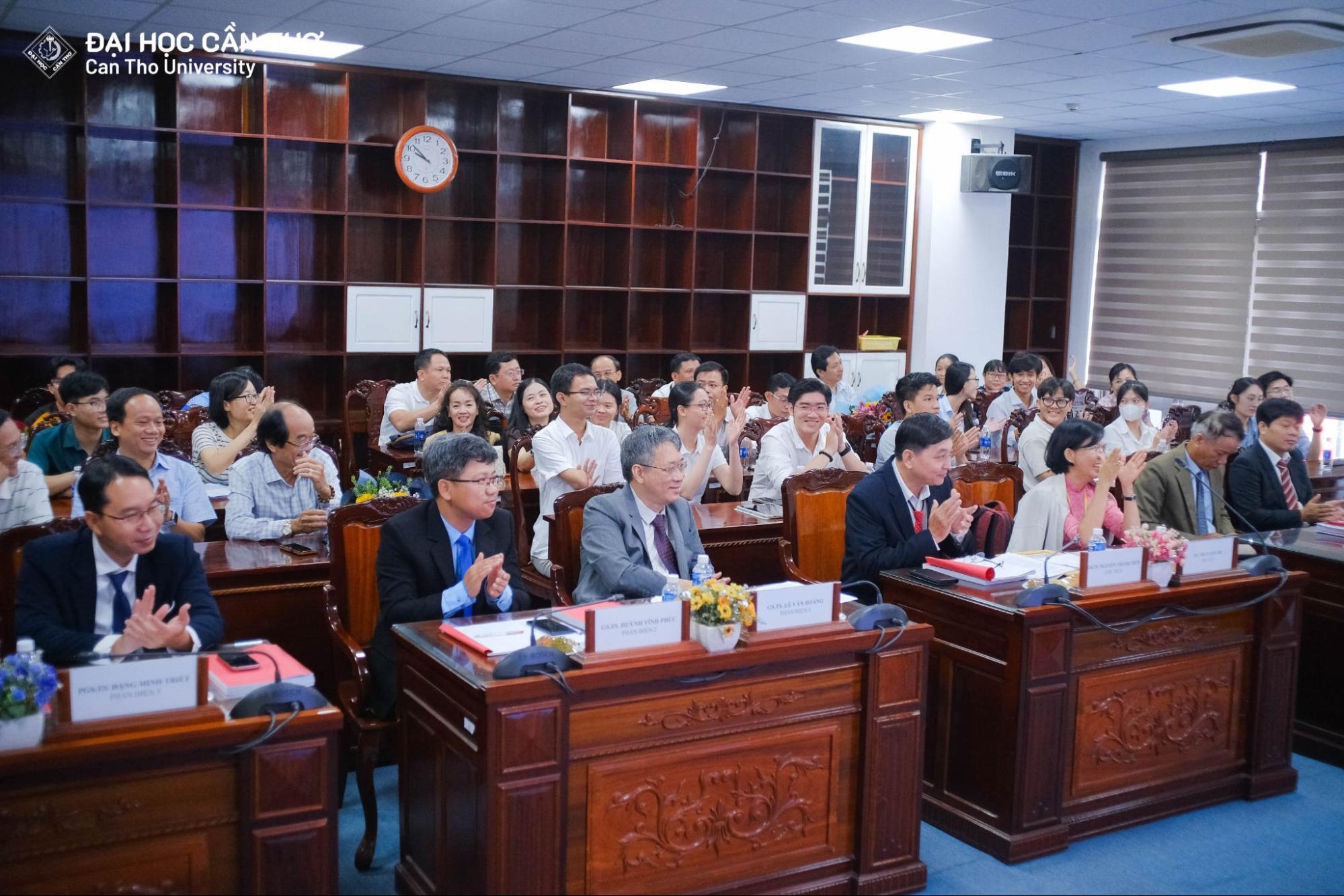 Toàn cảnh buổi bảo vệ