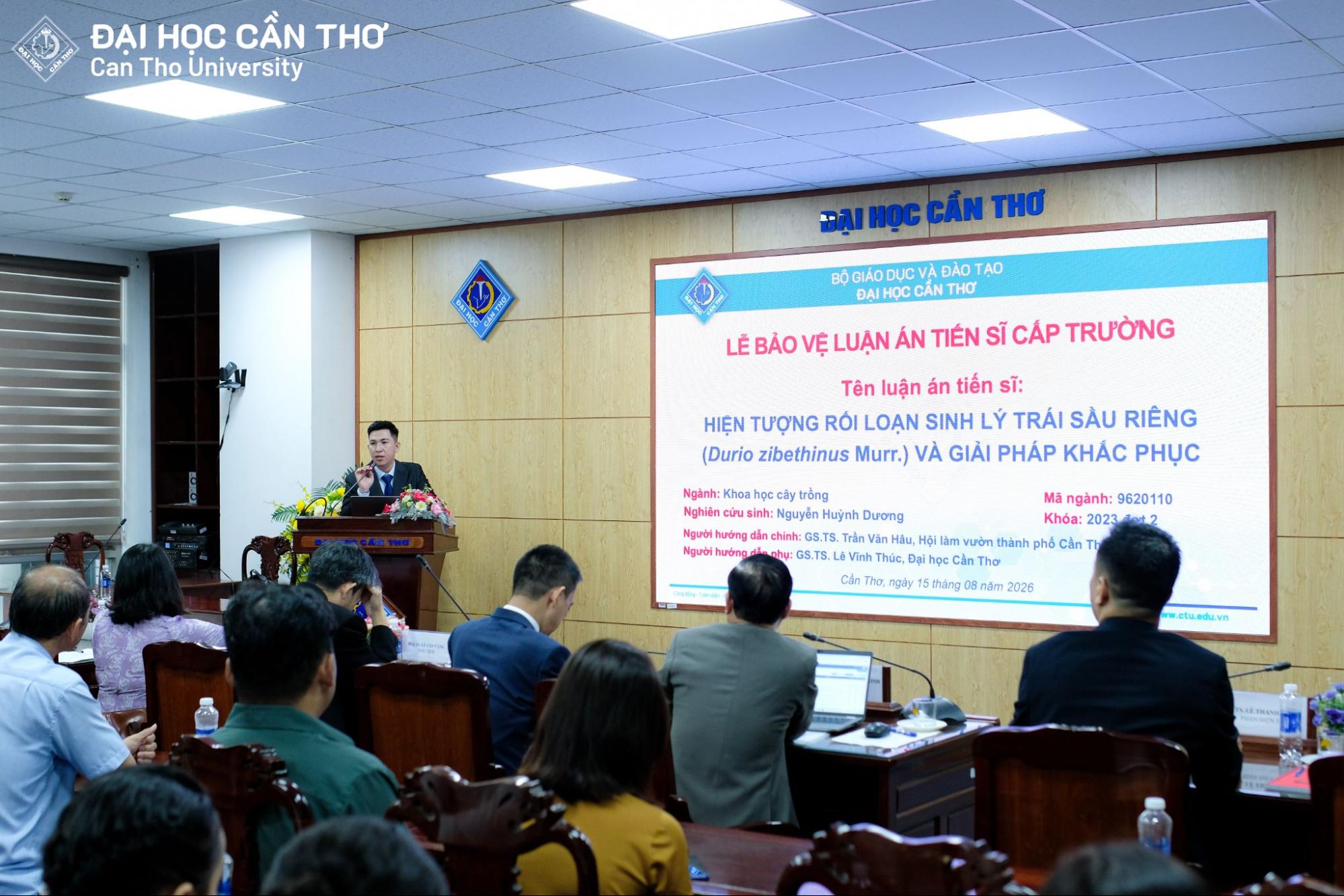 Toàn cảnh buổi bảo vệ luận án