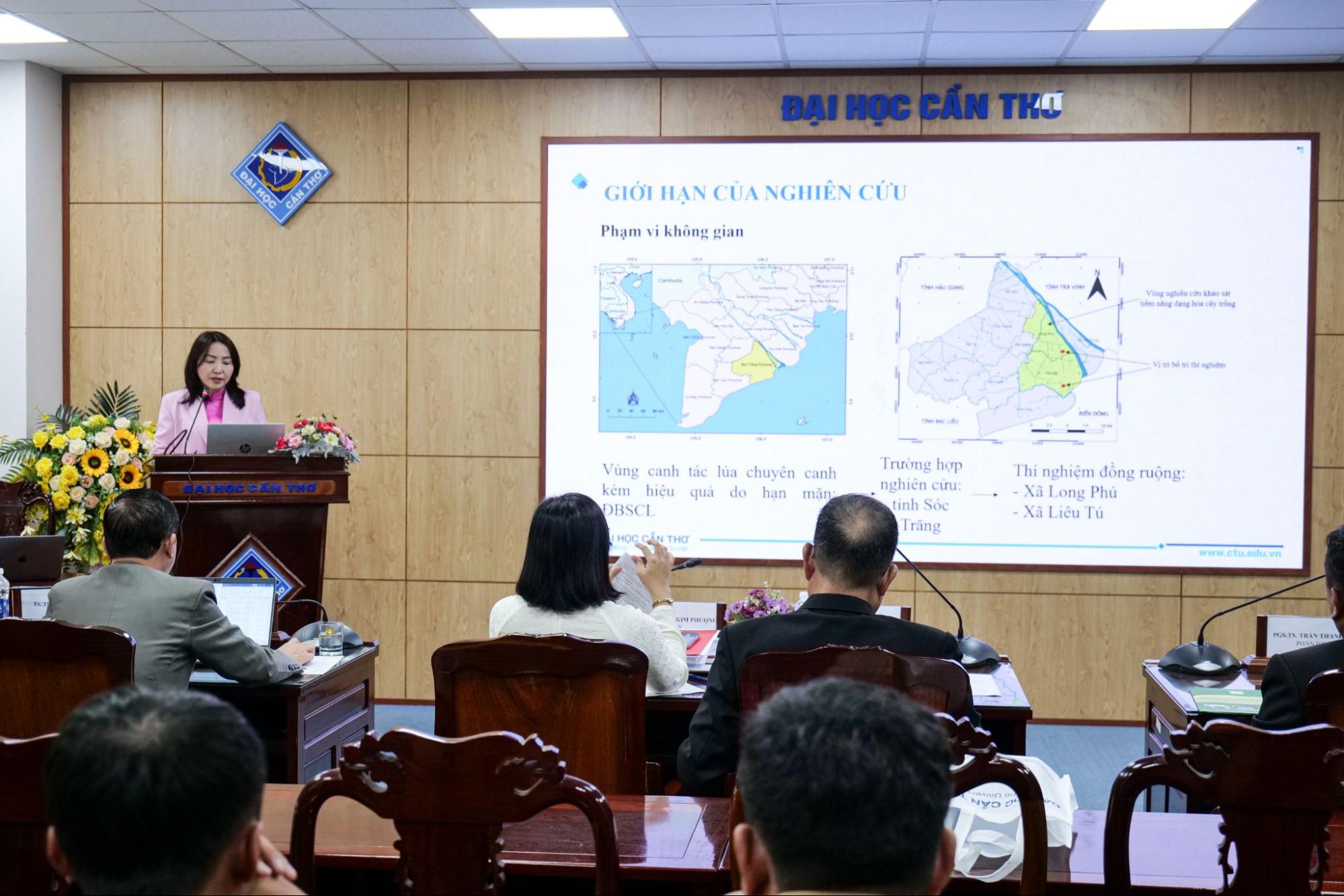 Nghiên cứu sinh trình bày luận án