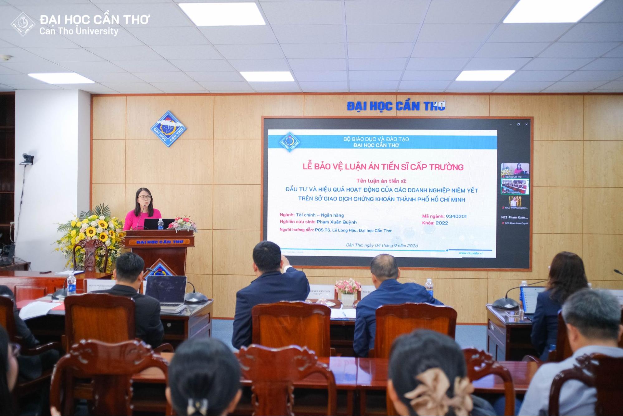 Nghiên cứu sinh trình bày luận án