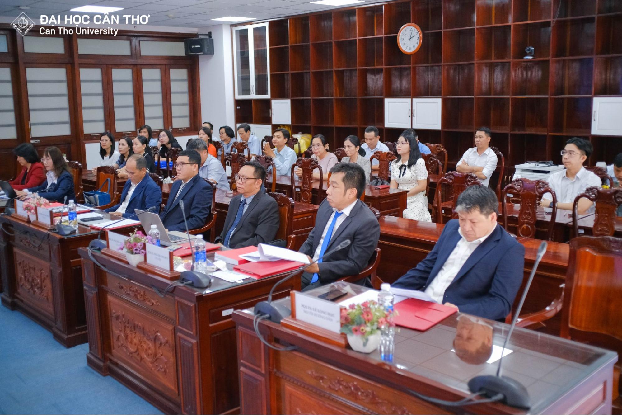 Toàn cảnh buổi bảo vệ
