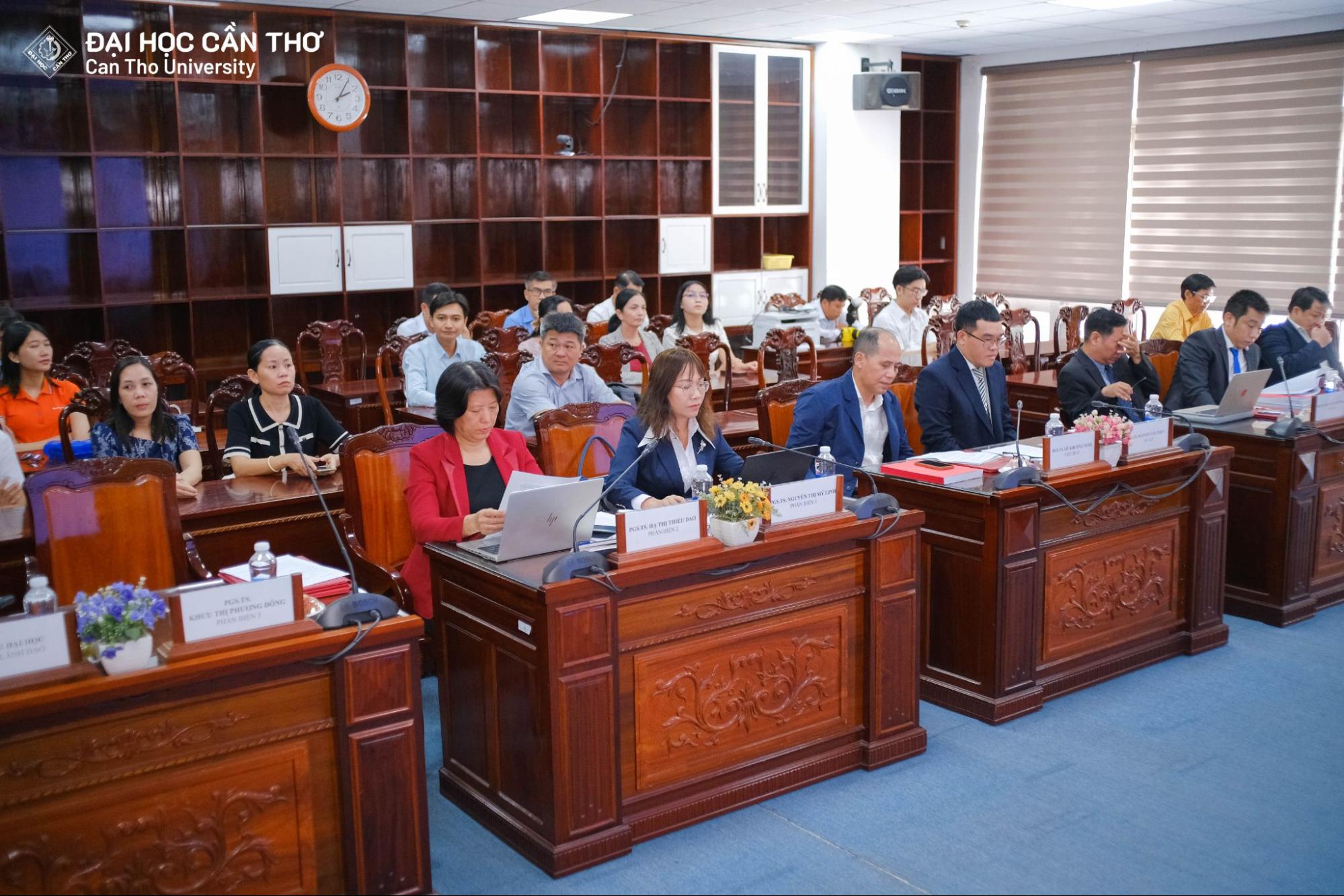 Toàn cảnh buổi bảo vệ