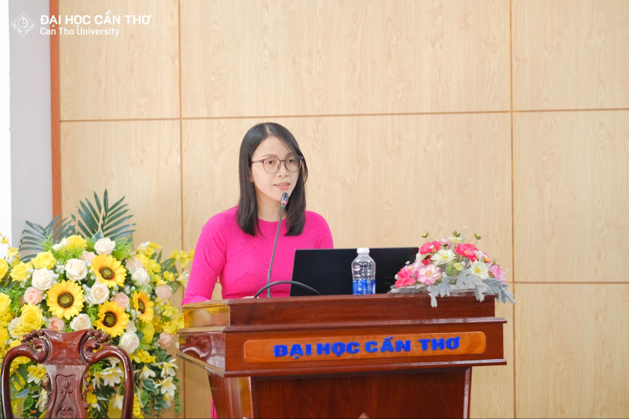 Nghiên cứu sinh trình bày luận án