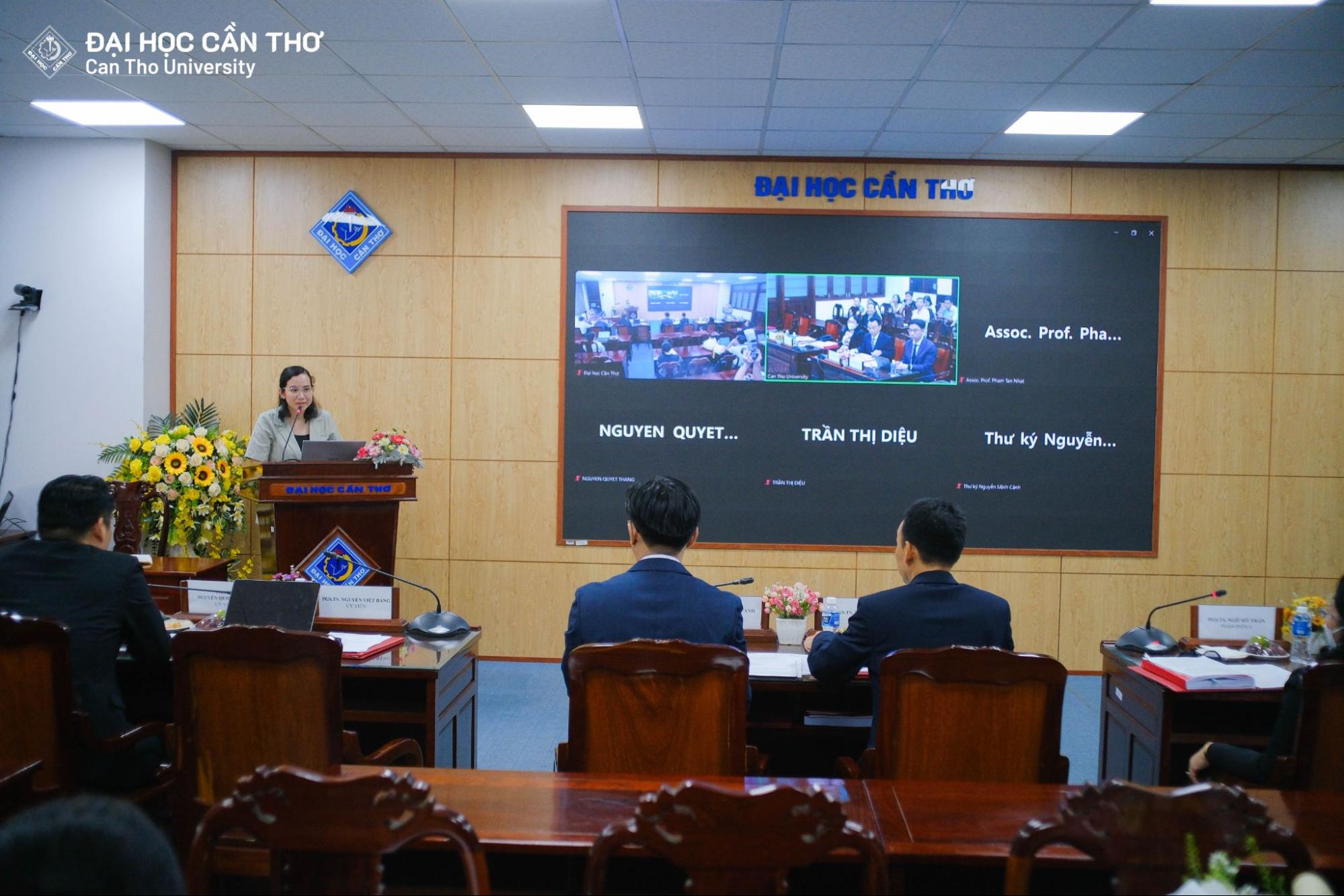 Toàn cảnh buổi bảo vệ luận án