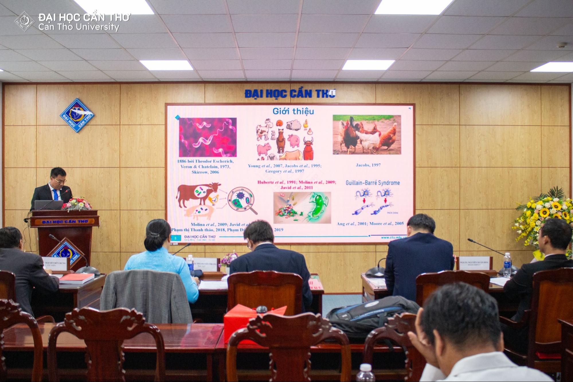 Toàn cảnh buổi bảo vệ luận án