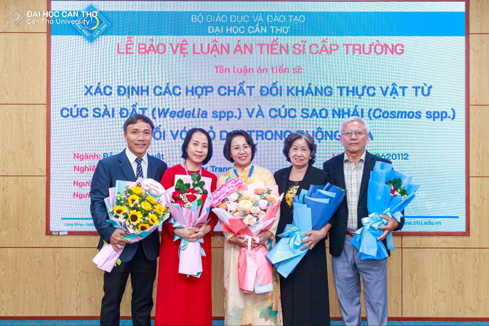 Hình ảnh buổi bảo vệ luận án tiến sĩ