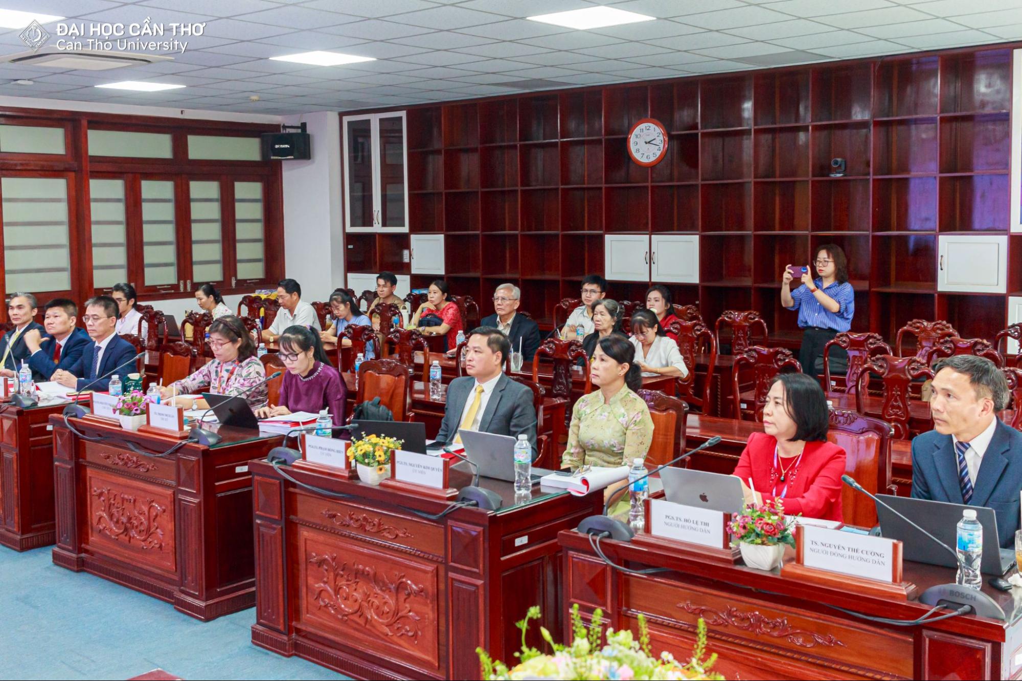 Toàn cảnh buổi bảo vệ luận án
