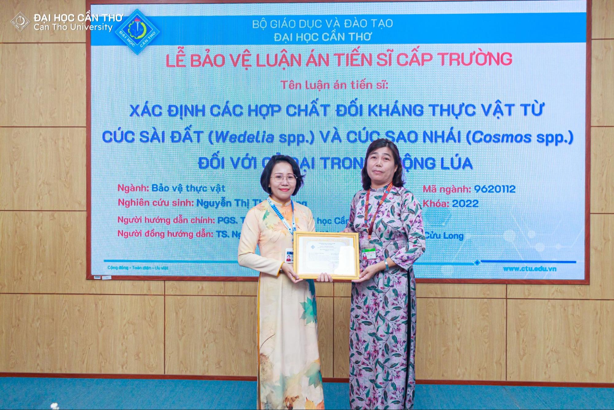 Hình ảnh lưu niệm buổi bảo vệ luận án